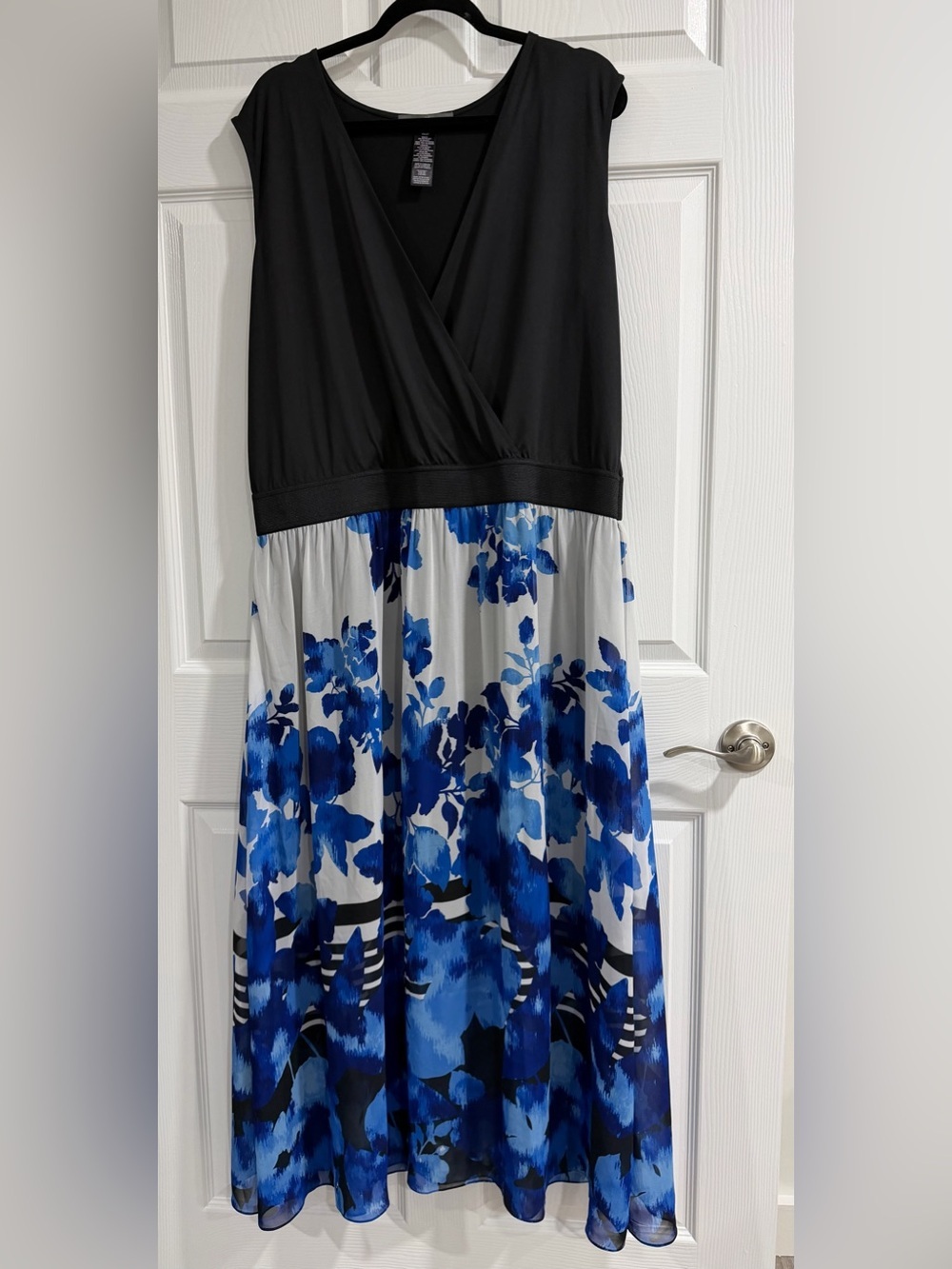 Signature Collection Black & Blue Floral V-Neck Women’s Dress